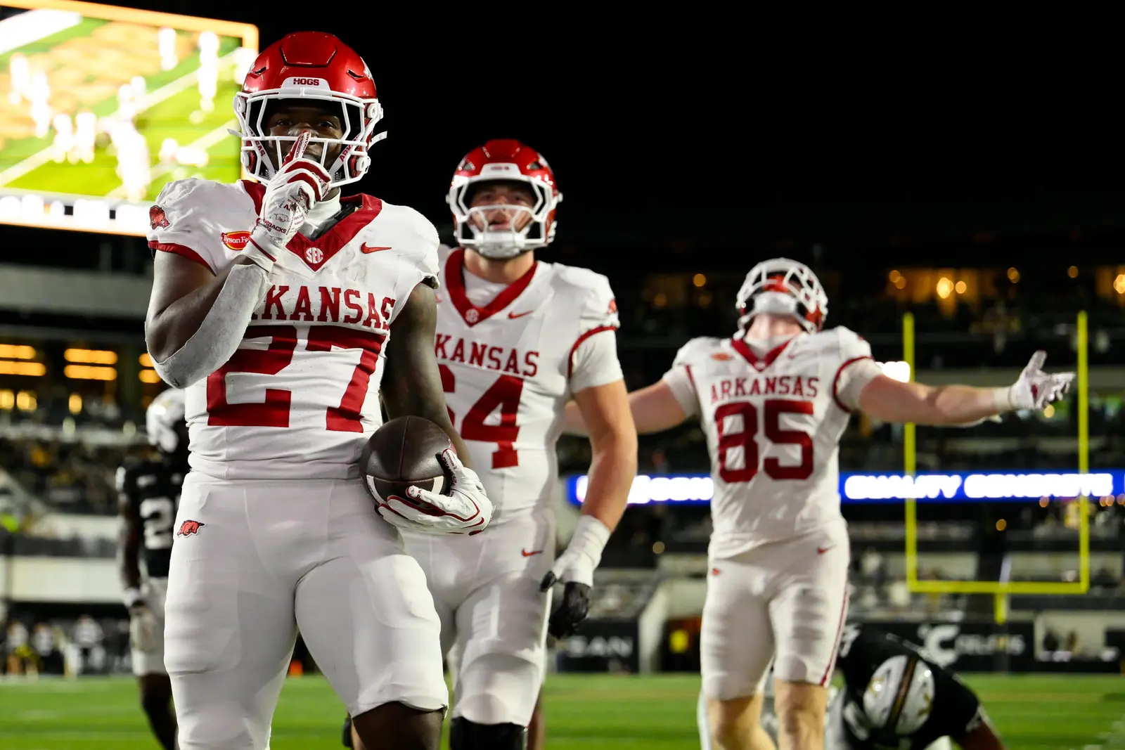 Razorbacks înving la Nashville și pun capăt seriei de înfrângeri